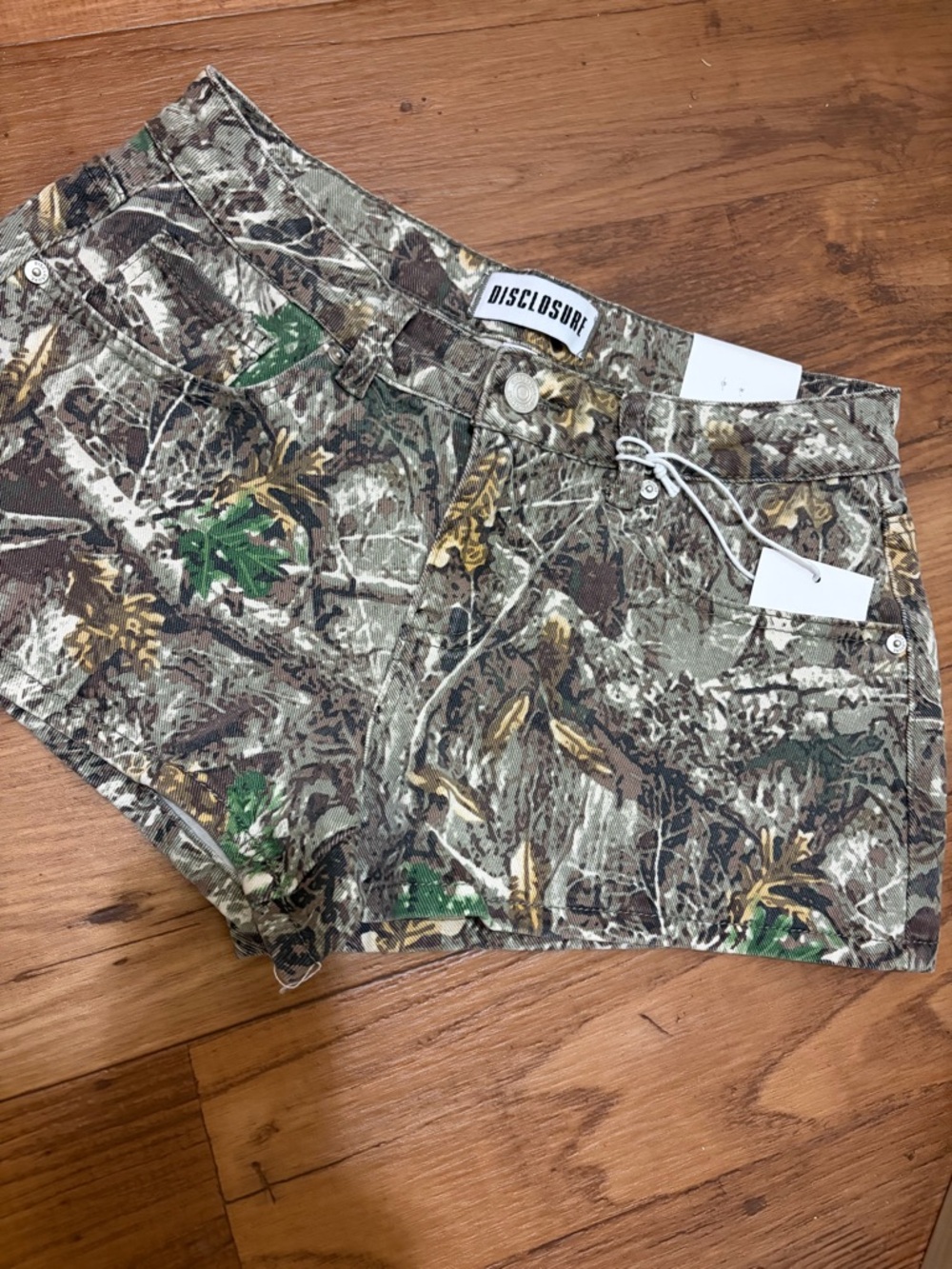 Disclosure Women's Camo Jean Shorts - Green/Brown Print